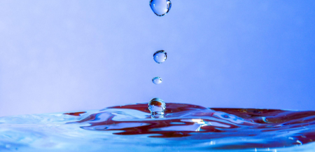 Gouttes d'eau évoquant le risque de problèmes urinaires liés à la consommation de kétamine